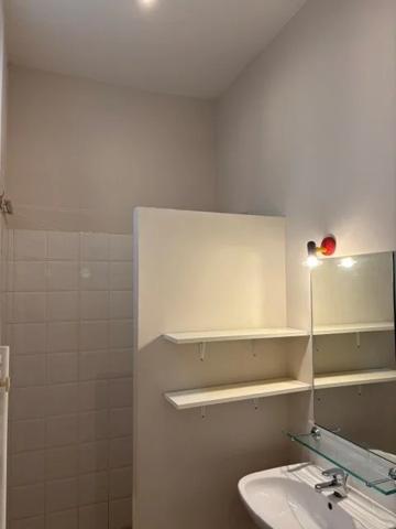 APPARTEMENT T5 A LOUER - LYON 6EME ARRONDISSEMENT Moliere 107.48 m 2 1 990 € charges comprises par mois