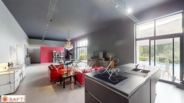 Maison avec piscine sur 5 hectares de terrain