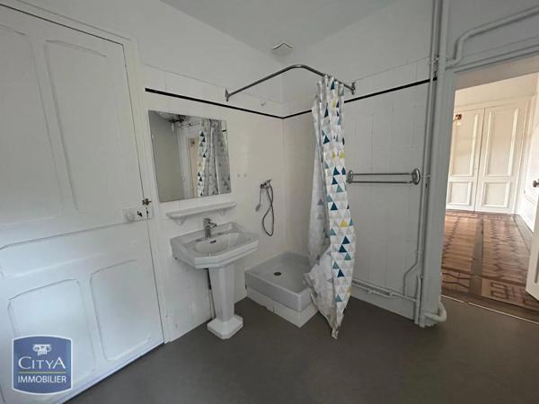 Appartement à louer 6 pièces 191.65m²