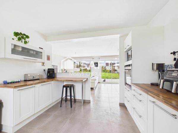 Pavillon récent avec dépendances et prestations haut de gamme