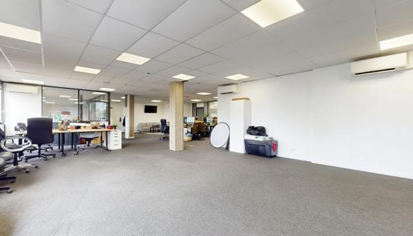 Bureaux d'une superficie de 189m² + 9 places de parking