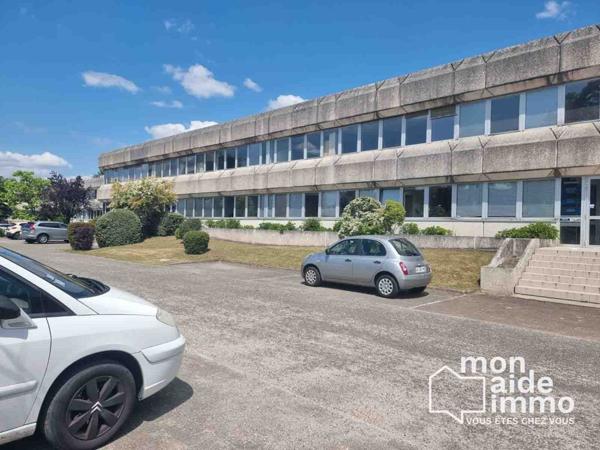 Bureaux d'une superficie de 189m² + 9 places de parking