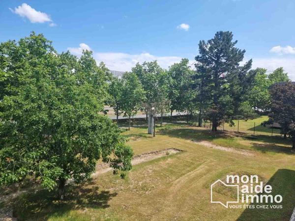 Bureaux d'une superficie de 189m² + 9 places de parking