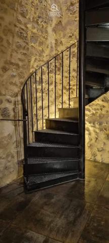 Maison
                                                                                                                                                                                                                                                                                                                        6 pièce(s)                                                                                                                                                                                                          4 chambre(s)                                                                                                                                                                                                          175  m²