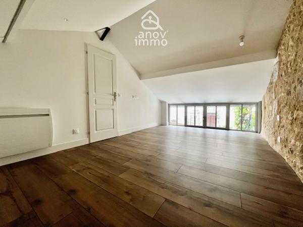 Maison
                                                                                                                                                                                                                                                                                                                        6 pièce(s)                                                                                                                                                                                                          4 chambre(s)                                                                                                                                                                                                          175  m²