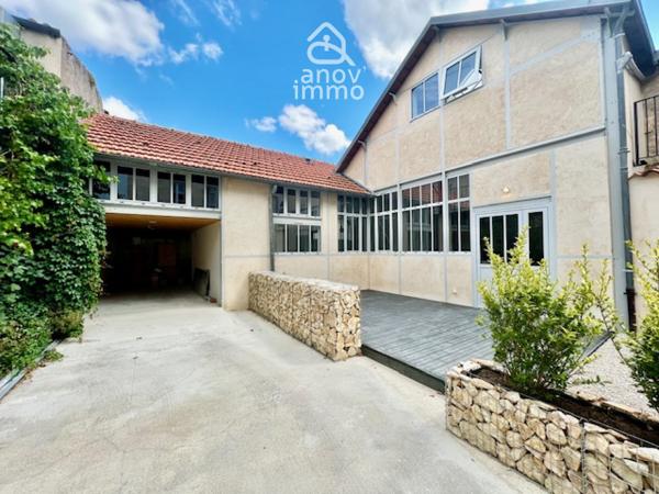 Maison
                                                                                                                                                                                                                                                                                                                        6 pièce(s)                                                                                                                                                                                                          4 chambre(s)                                                                                                                                                                                                          175  m²