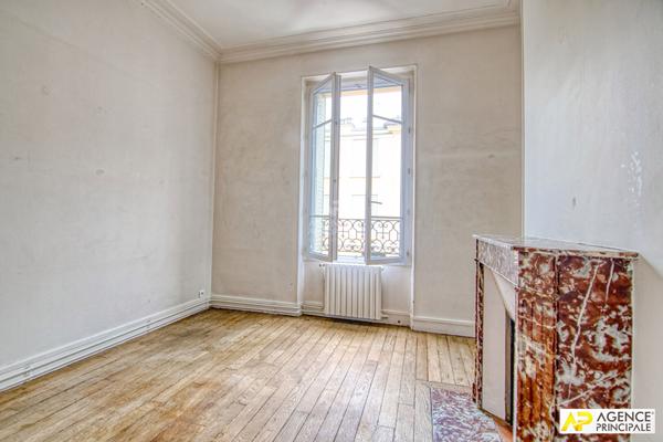 Versailles Notre-Dame les Prés - Appartement 4 pièces 93 .34 m² carrez avec cave et balcon situé au 1er étage d'un superbe immeuble ancien €1 036 000 ** - Référence 25889