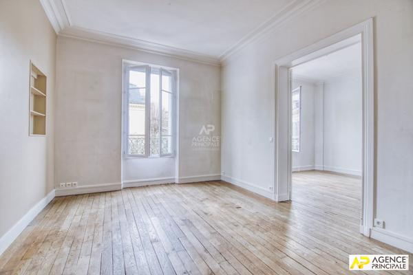 Versailles Notre-Dame les Prés - Appartement 4 pièces 93 .34 m² carrez avec cave et balcon situé au 1er étage d'un superbe immeuble ancien €1 036 000 ** - Référence 25889