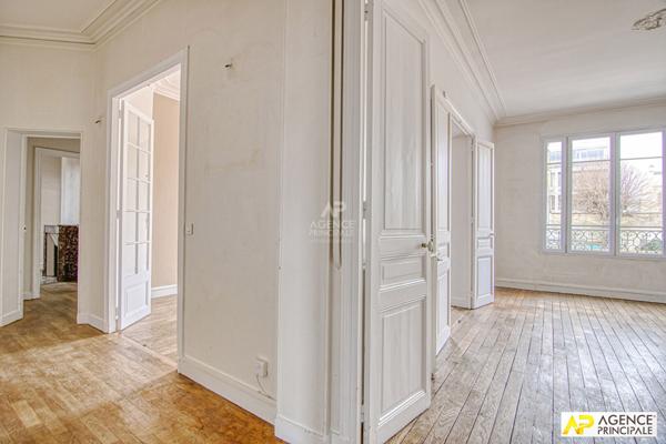 Versailles Notre-Dame les Prés - Appartement 4 pièces 93 .34 m² carrez avec cave et balcon situé au 1er étage d'un superbe immeuble ancien €1 036 000 ** - Référence 25889