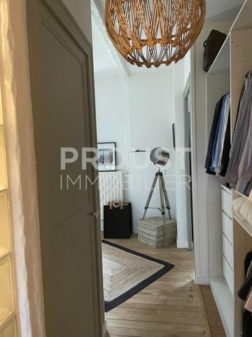 En exclusivité quartier avenue de la rochelle, très jolie maison de ville avec jardin.