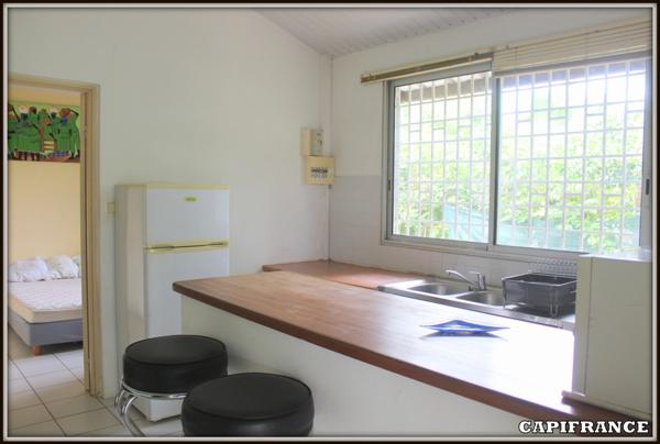 A VENDRE A KOUROU (97310) UNE MAGNIFIQUE MAISON EN BOIS T5 de 106 m² AVEC 2 MAISONS T2 INDEPENDANTES - TERRAIN DE 775 m² - AU PRIX DE 407 000 €.