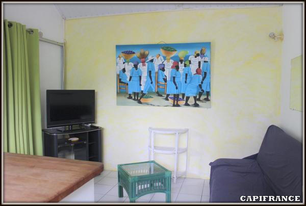 A VENDRE A KOUROU (97310) UNE MAGNIFIQUE MAISON EN BOIS T5 de 106 m² AVEC 2 MAISONS T2 INDEPENDANTES - TERRAIN DE 775 m² - AU PRIX DE 407 000 €.