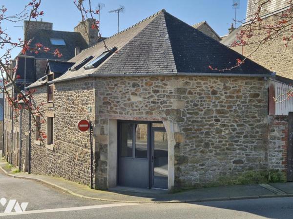 Jolie maison de ville au milieu des commerces