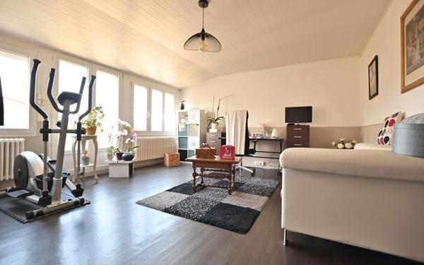 Immeuble à vendre    4 pièces • 252 m2 Crécy-en-Ponthieu