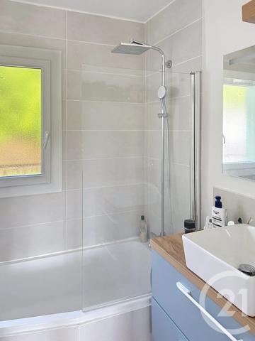 Maison à vendre  5 pièces - 89,90 m 2   SOYAUX  - 16