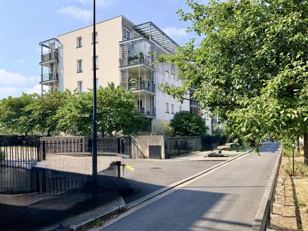 Acheter un appartement récent T2 41m2 avec ascenseur à Floirac proche de Bordeaux parking exterieur securisé environnement calme proche commerces et transports