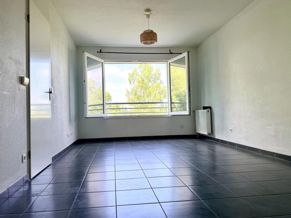 Acheter un appartement récent T2 41m2 avec ascenseur à Floirac proche de Bordeaux parking exterieur securisé environnement calme proche commerces et transports