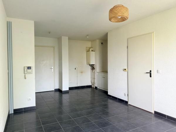 Acheter un appartement récent T2 41m2 avec ascenseur à Floirac proche de Bordeaux parking exterieur securisé environnement calme proche commerces et transports