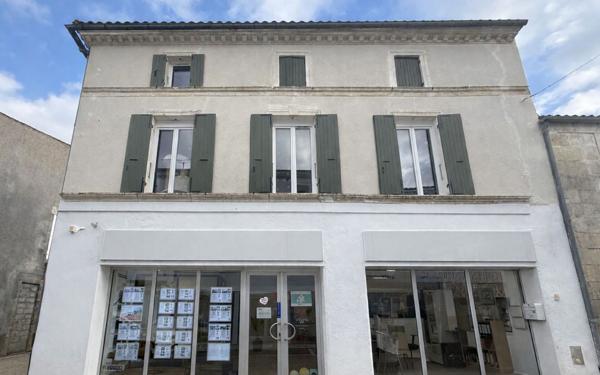 Immeuble à vendre    6 pièces •  Cozes