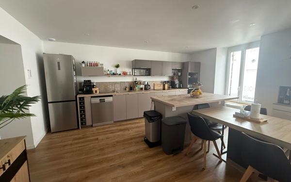 Immeuble à vendre    6 pièces •  Cozes