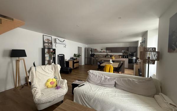 Immeuble à vendre    6 pièces •  Cozes