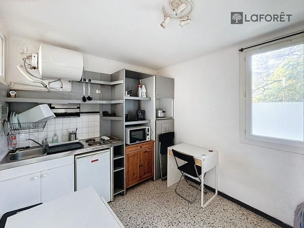 Location appartement Salon-de-Provence - 1 pièce(s) - 17 m² - 370 €/mois