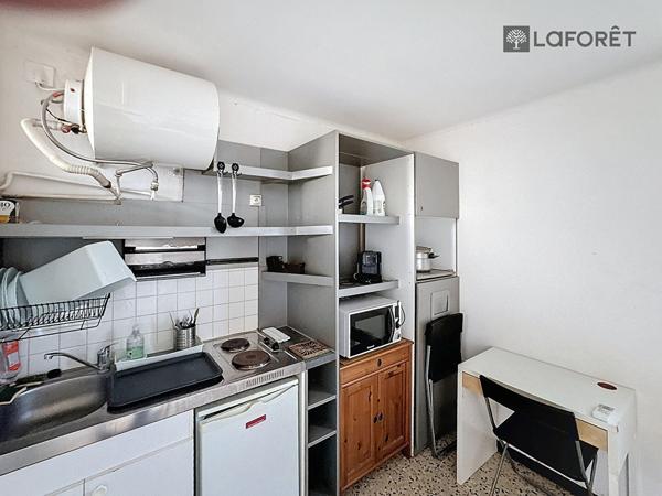 Location appartement Salon-de-Provence - 1 pièce(s) - 17 m² - 370 €/mois