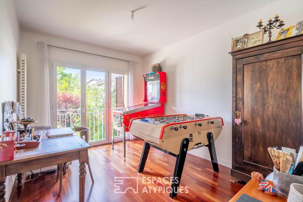 Maison d’architecte avec jardin paysagé et double garage