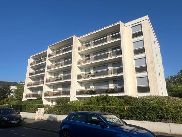 Appartement 3 pièces en parfait état quartier Mairie