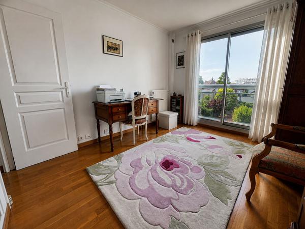 Appartement 3 pièces en parfait état quartier Mairie