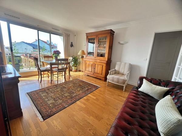 Appartement 3 pièces en parfait état quartier Mairie
