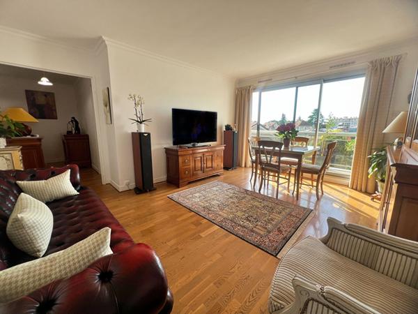 Appartement 3 pièces en parfait état quartier Mairie