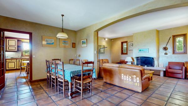 Saint-Saturnin-lès-Apt (84490) À vendre : Maison familiale de 11 pièces avec grande capacité d'accueil et de stockage à Saint-Saturnin-lès-Ap