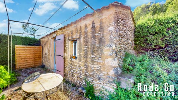 Saint-Saturnin-lès-Apt (84490) À vendre : Maison familiale de 11 pièces avec grande capacité d'accueil et de stockage à Saint-Saturnin-lès-Ap
