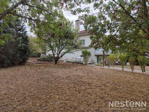 A Vendre Maison de 97 m² avec sous-sol complet et jardin paysagé à Condom