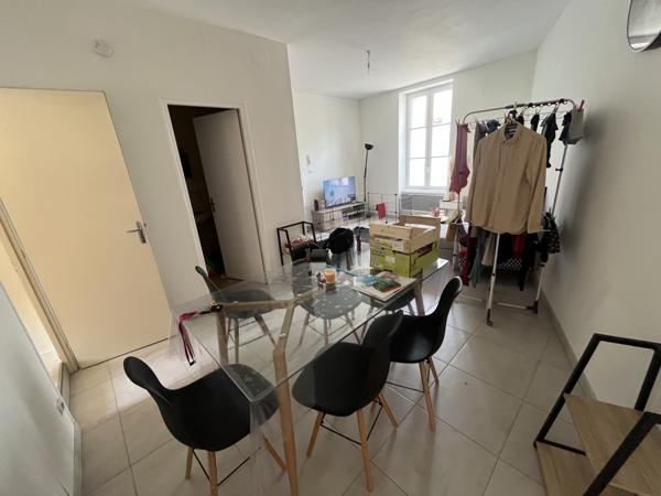 Thouars (79100) ref 93471 THOUARS Proche centre immeuble composé de 3 appartements loués