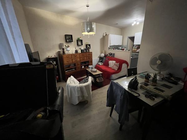 Thouars (79100) ref 93471 THOUARS Proche centre immeuble composé de 3 appartements loués