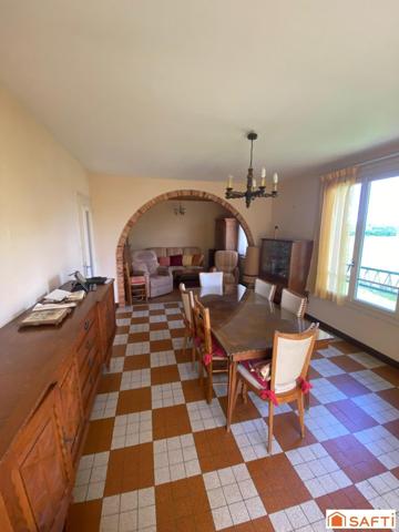 Maison situer dans village a 2h de Paris , commune très agréable.