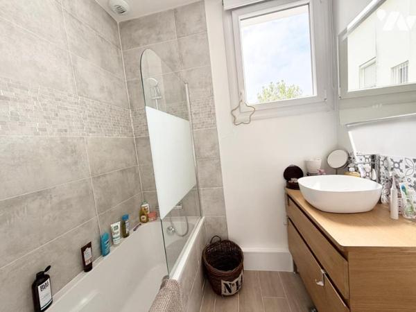 A VENDRE - SAINT-NAZAIRE Maison dans le Centre-ville avec garage et terrasse