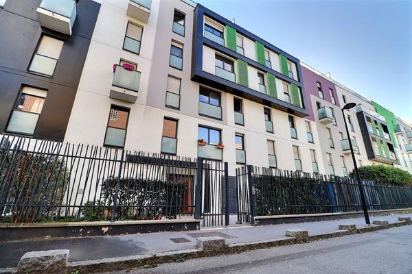 Appartement Aubervilliers 1 pièce(s) 31 m2