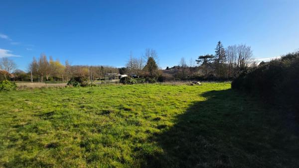 Maison familiale avec grand terrain et potentiel constructible