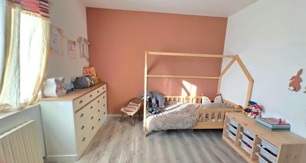 Maison familiale avec grand terrain et potentiel constructible