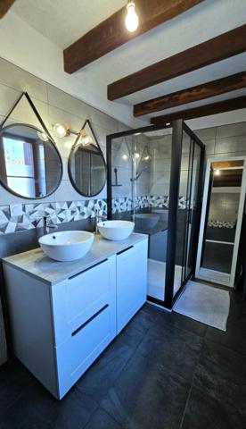 Maison familiale avec grand terrain et potentiel constructible