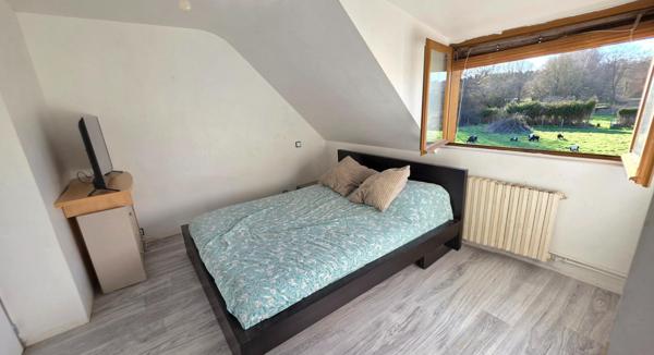 Maison familiale avec grand terrain et potentiel constructible