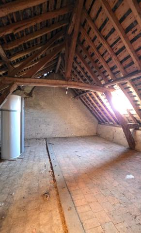 Maison familiale avec grand terrain et potentiel constructible