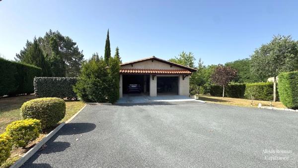 Plain-pied 148 m², DPE A sur 3 700 m² de terrain – Géothermie, double garage et jardin clos