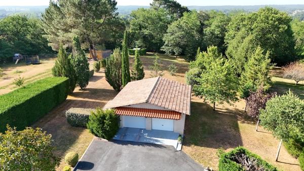 Plain-pied 148 m², DPE A sur 3 700 m² de terrain – Géothermie, double garage et jardin clos