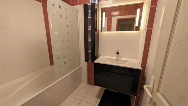 Appartement à vendre |  Saint-Clair-de-la-Tour |  2 pièces | 65 m²