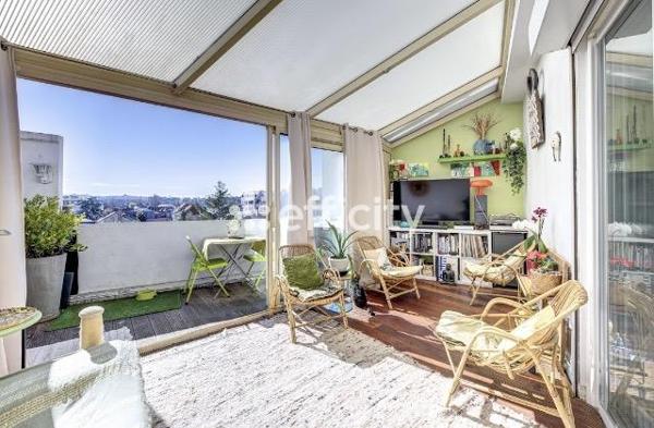 Appartement
         4 pièces
        - 74 m² 418 000 € *