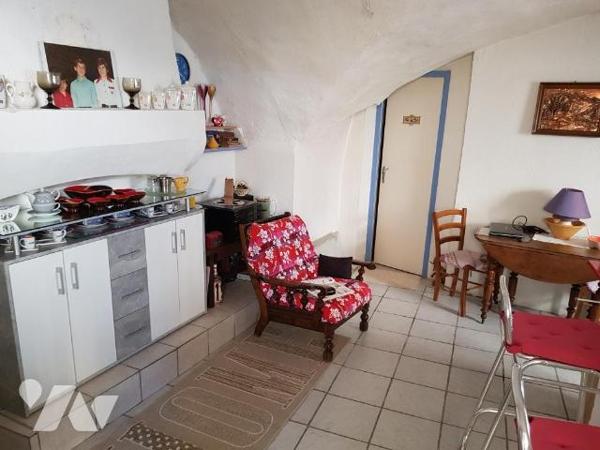 Maison de rue avec cours